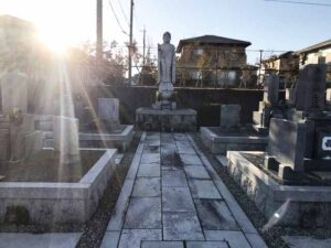 道場川原墓地（神戸市北区）の観音像