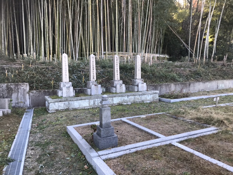 宝珠寺（神戸市西区平野町堅田）の墓地の様子