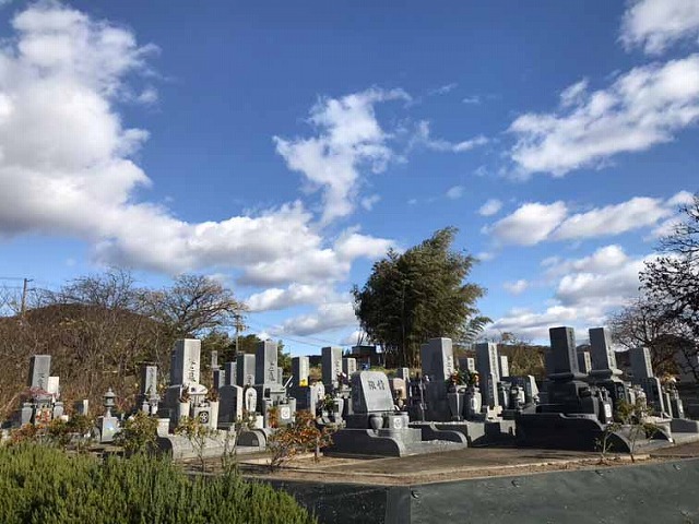 真福寺加古川霊苑（加古川市）の墓地の様子