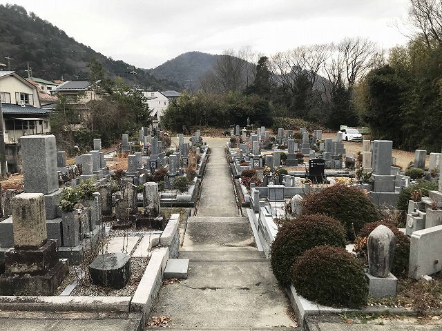 切畑墓苑（神戸市北区）の墓地の様子