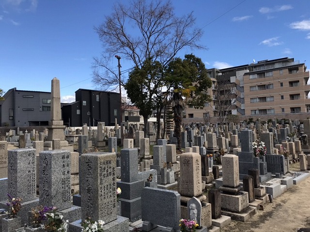 上鳴尾墓地（西宮市）の墓地の様子