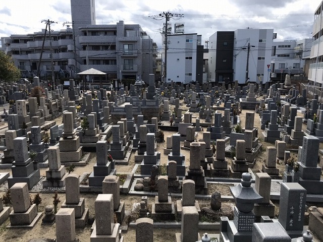 上鳴尾墓地（西宮市）の墓地の様子