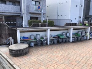 上鳴尾墓地（西宮市）の用具置き場