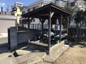 安養寺墓地（尼崎市）の用具置き場