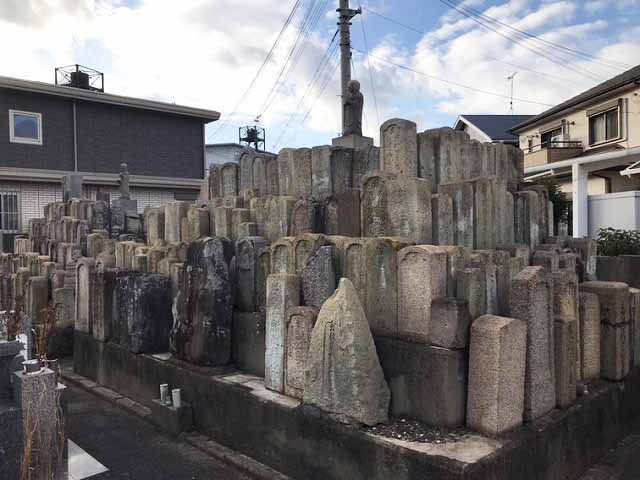 本荘墓地（加古郡播磨町）の無縁塚