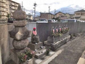 本荘墓地（加古郡播磨町）の迎え仏さんと六地蔵さん
