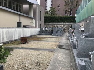 光明寺墓地（神戸市東灘区）の墓地の様子