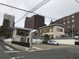 光明寺墓地（神戸市東灘区）の駐車場