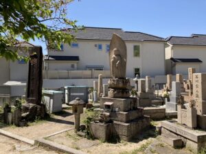 21.4.11_小林墓地（神戸市東灘区）にてお客様と打ち合わせでした。