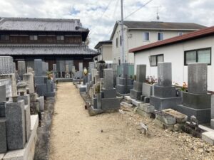 21.4.17_西福寺（明石市）様近くの墓地でお墓じまいとお性根抜きとお骨上げのお手伝いをさせて頂きました。