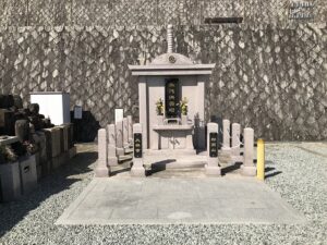 大林寺霊苑（宝塚市）の永代供養塔