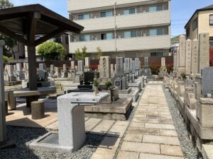 平井南墓地（宝塚市）の休憩所の水飲み場