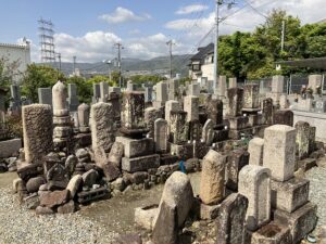 地蔵寺墓地（宝塚市）の墓地の様子