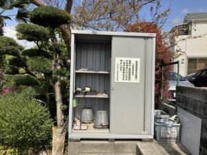 地蔵寺墓地（宝塚市）の用具置き場