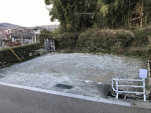 小浜共同墓地（宝塚市）の駐車場