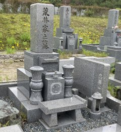 宝塚市営長尾山霊園で文字の彫刻をさせていただきました（荒井様）