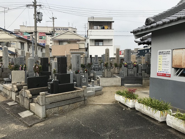 尼崎市にある塚口本町霊園