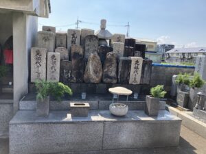 新家墓地（八尾市）のお墓