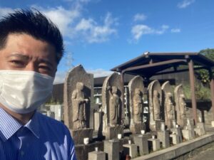 安倉霊園（宝塚市）の六地蔵さんと記念撮影