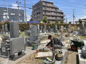 安養寺墓苑（明石市）でお墓を建立する工事に立ち会いました。