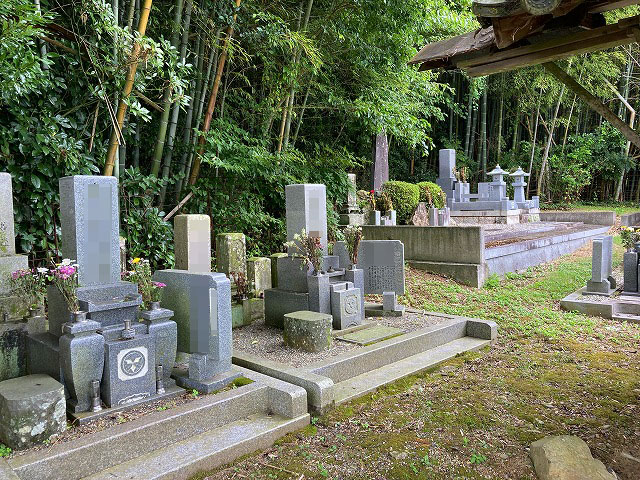 粟生町森岡共同墓地（小野市）のお墓