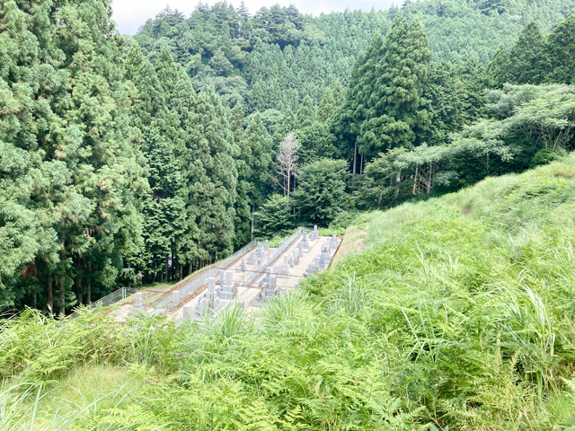 岩倉墓地（京都府相楽郡和束町）