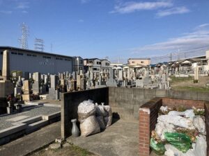 食満墓地（尼崎市）古家の墓地巡回