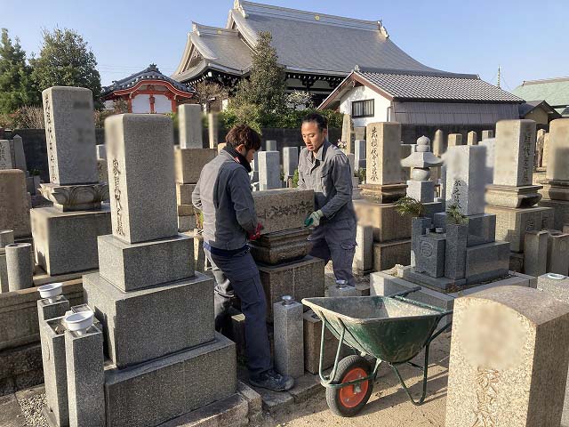 善通寺境内墓地（尼崎市）でお墓の撤去工事です