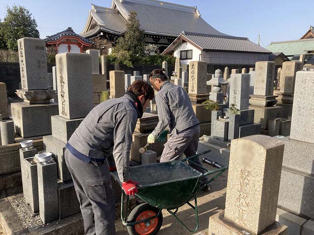 善通寺境内墓地（尼崎市）でお墓の撤去工事です