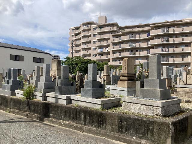 食満墓地（尼崎市）のお墓