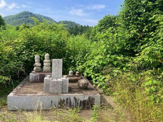 東本庄墓地（三田市）のお墓