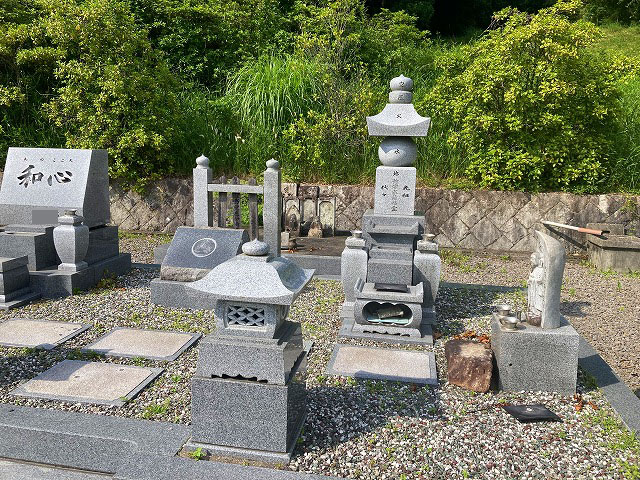 東本庄東墓地（三田市）のお墓