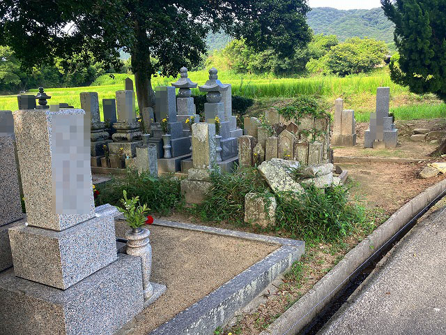 尾崎分野墓地（淡路市）のお墓