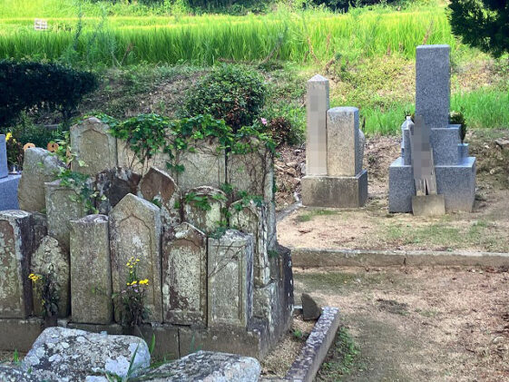 尾崎分野墓地（淡路市）のお墓