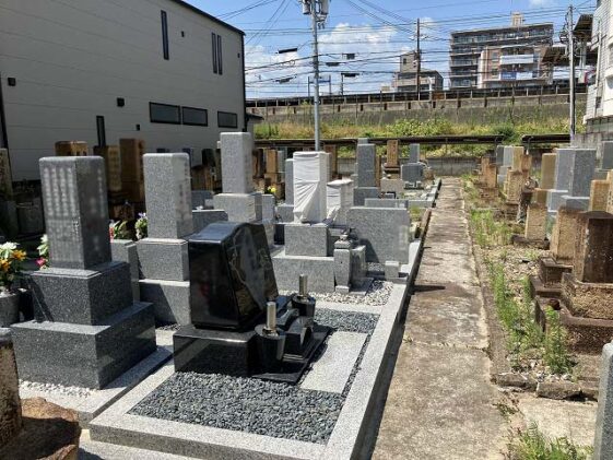 瓦林地区墓地（西宮市）のお墓