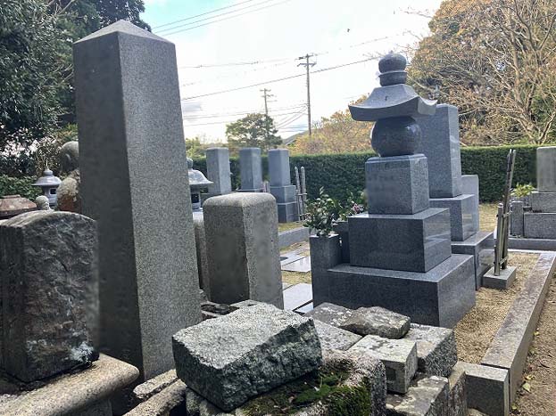塩尾山田上池墓地（淡路市）のお墓