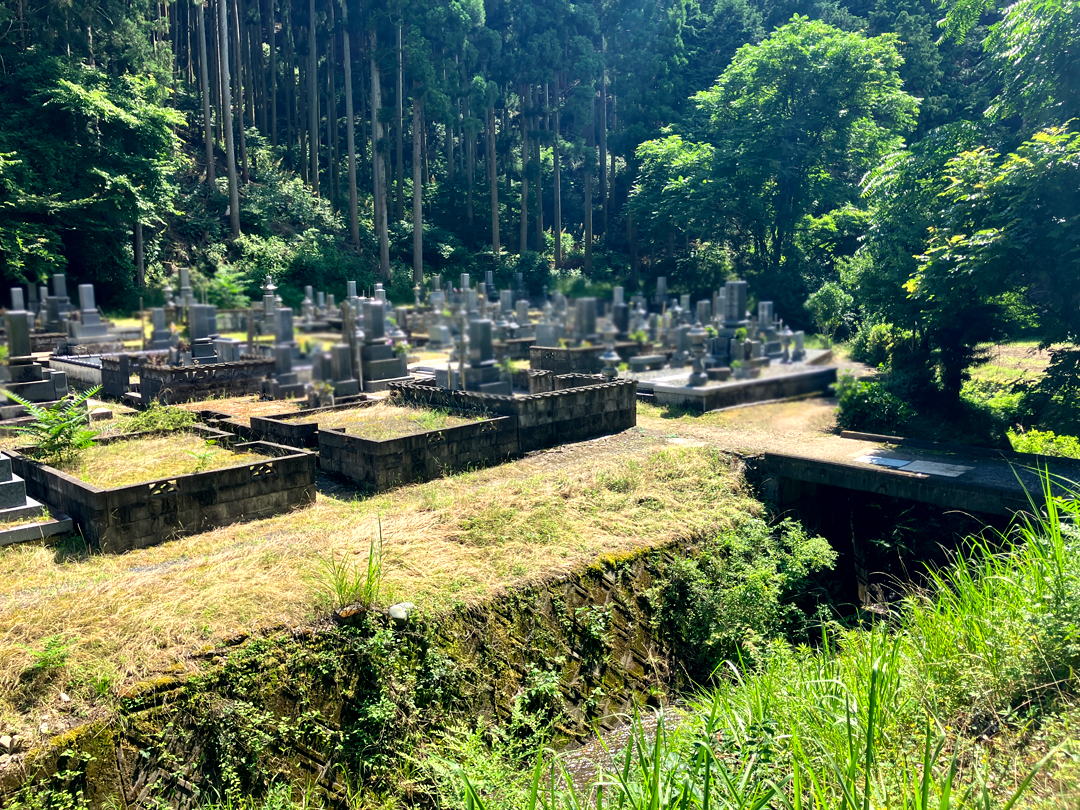 岡山県美作市営幕谷共同墓地