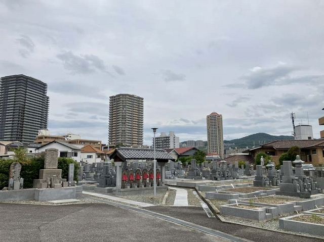 伊孑志墓地（宝塚市）のお墓