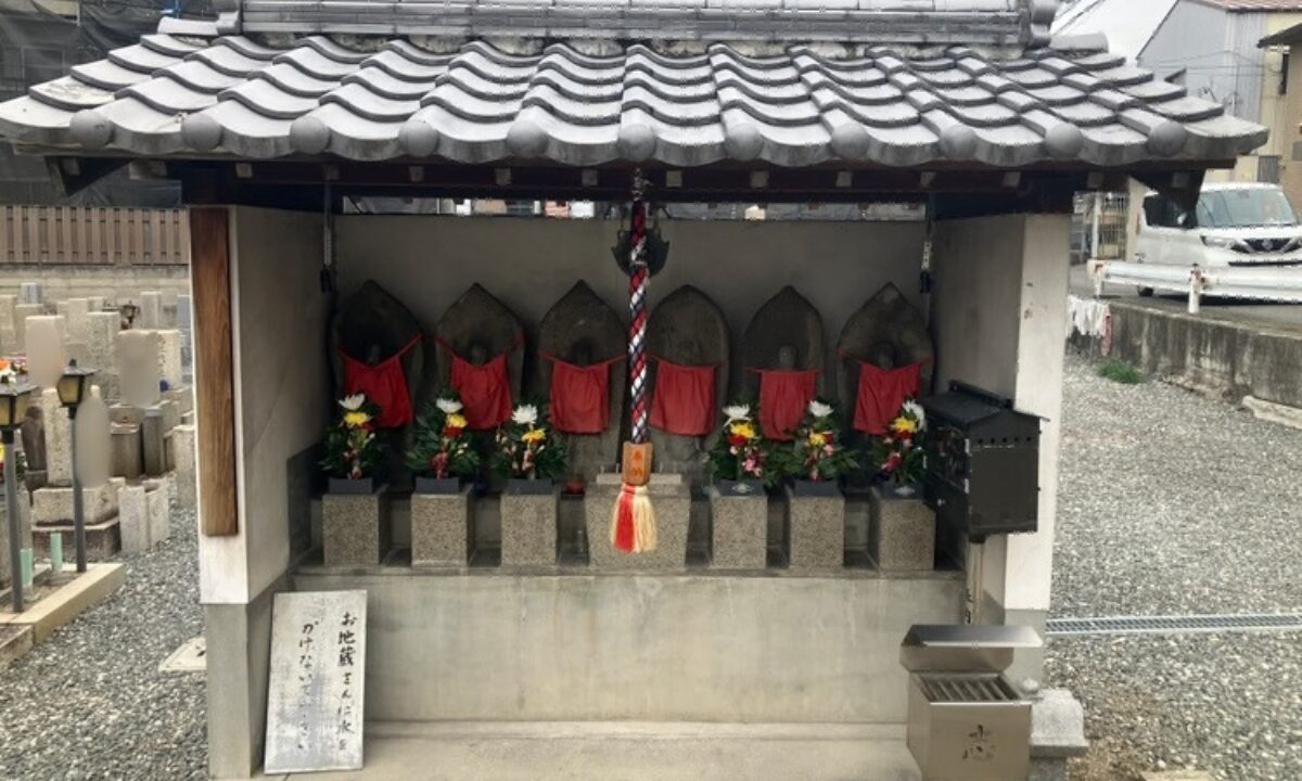 四条墓地（大阪市生野区）六地蔵　大阪石材工業