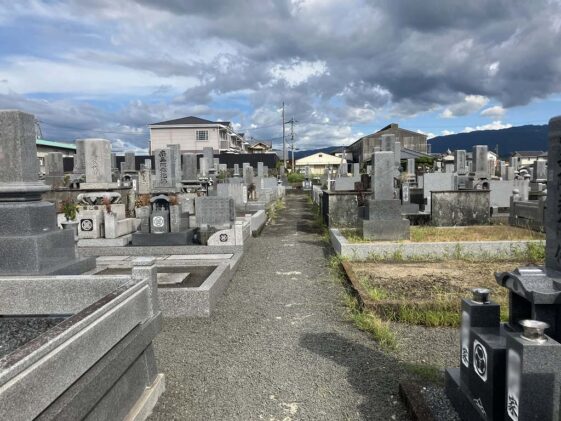 香川県観音寺市の村墓地