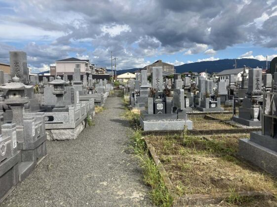 香川県観音寺市の村墓地