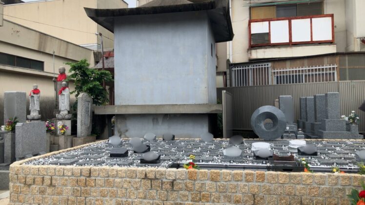 メビウス陵（岩田墓地）