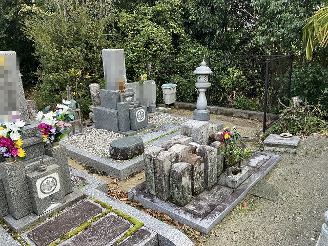 木曽下新池墓地（淡路市）のお墓