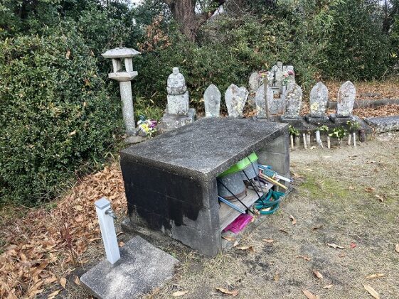 木曽下新池墓地（淡路市）のお墓