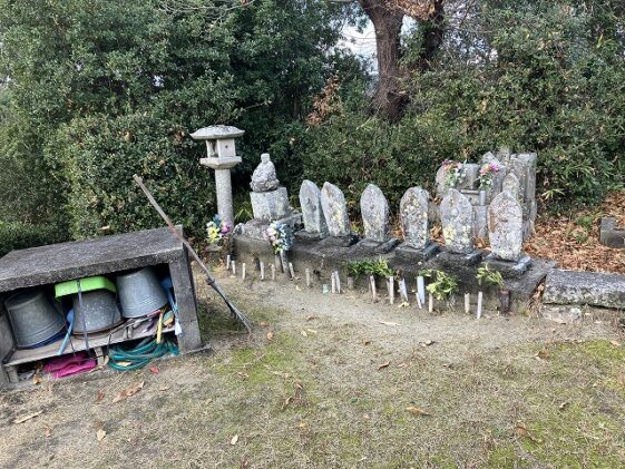 木曽下新池墓地（淡路市）のお墓