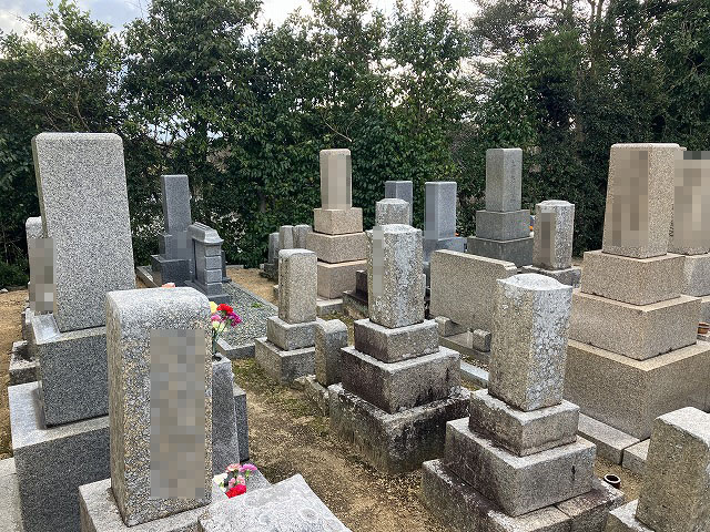 西側会館墓地（淡路市）のお墓