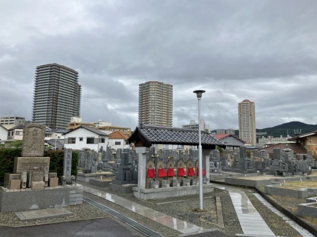 伊孑志墓地（宝塚市）のお墓