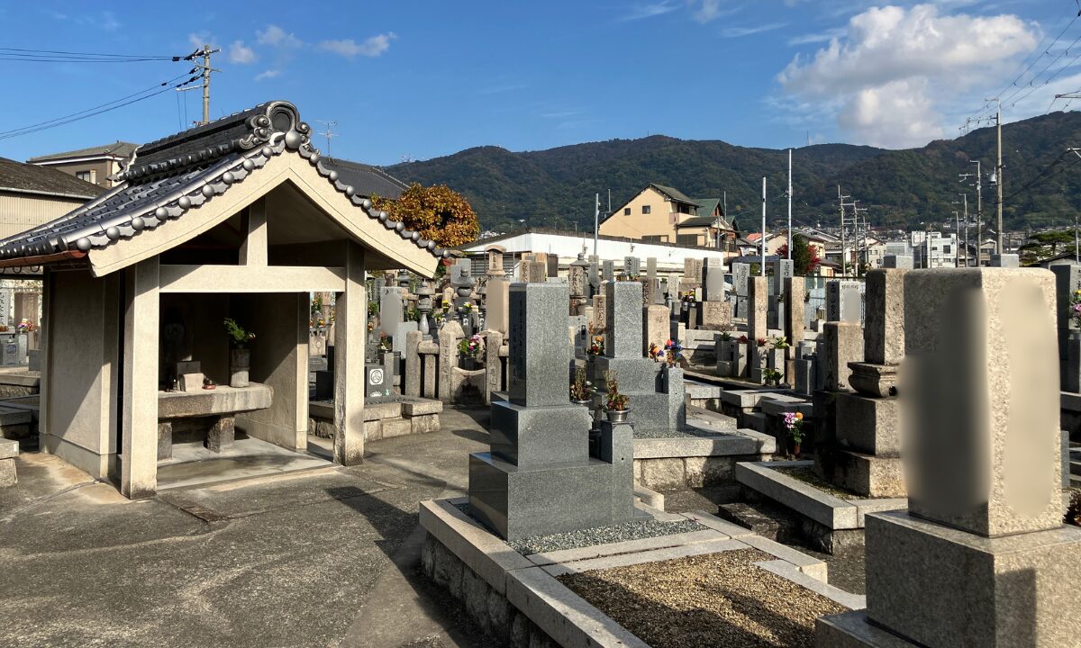下六万寺墓地（東大阪市）戒名彫刻