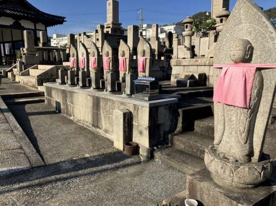 火打墓地(川西市)のお墓