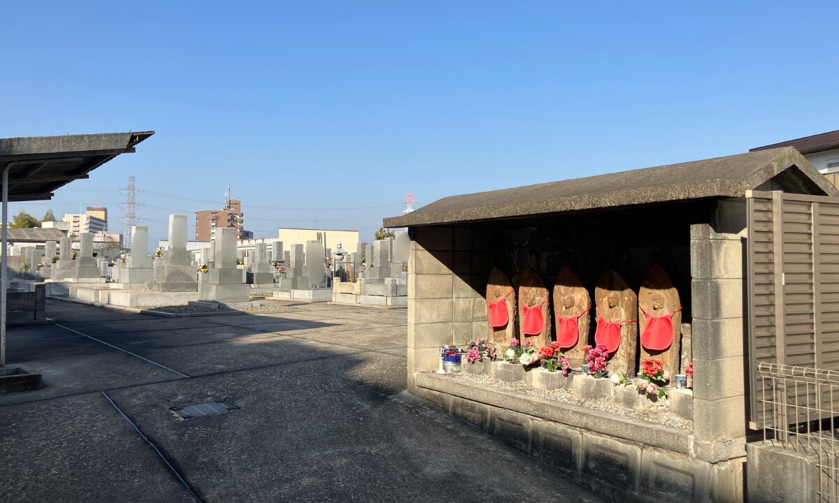 宇山霊園（枚方市）納骨式　戒名彫刻